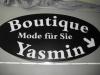 gebrauchte Leuchtwerbeanlage und Hinweisschild für Boutique 